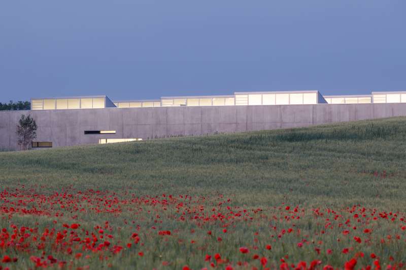 Extension et restructuration du site de production de la société Technilum à Béziers (2015-2017), mêlant innovation industrielle et design architectural