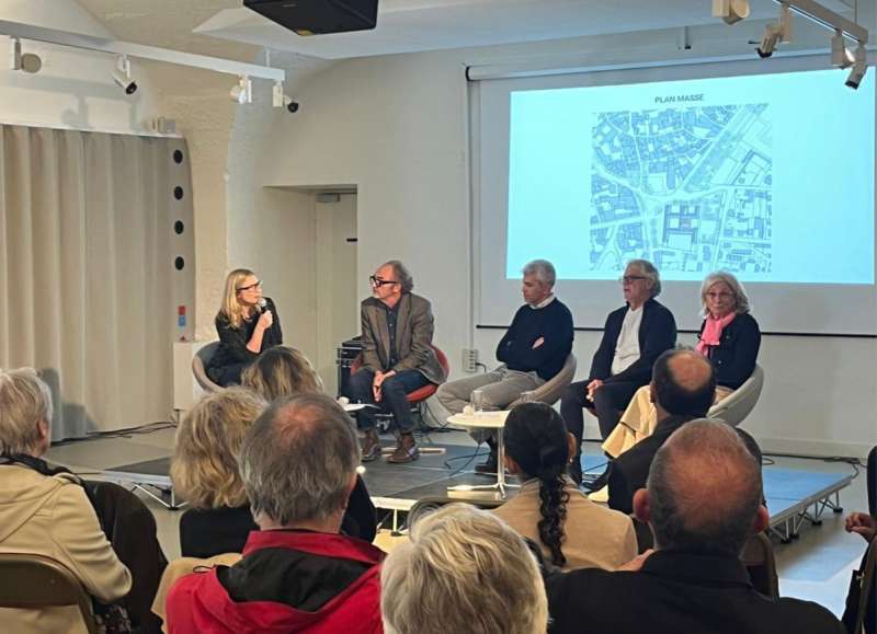 Perspective de la table ronde dans son environnement, illustrant son rôle central dans l'aménagement et l'atmosphère conviviale de l'Inguimbertine